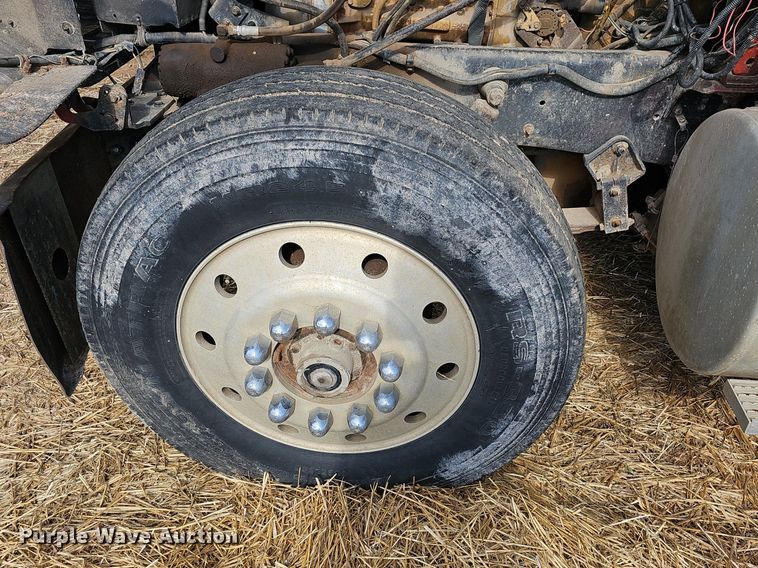 image for item NT9912 1988 International F9370  grain truck with trailer