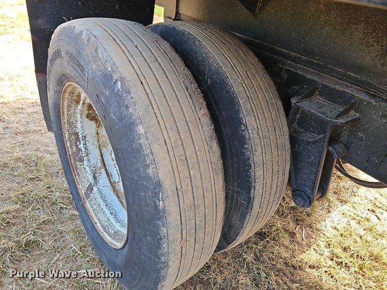 image for item NT9912 1988 International F9370  grain truck with trailer