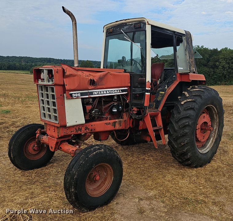 image for item NT9913 1977 International 986  tractor
