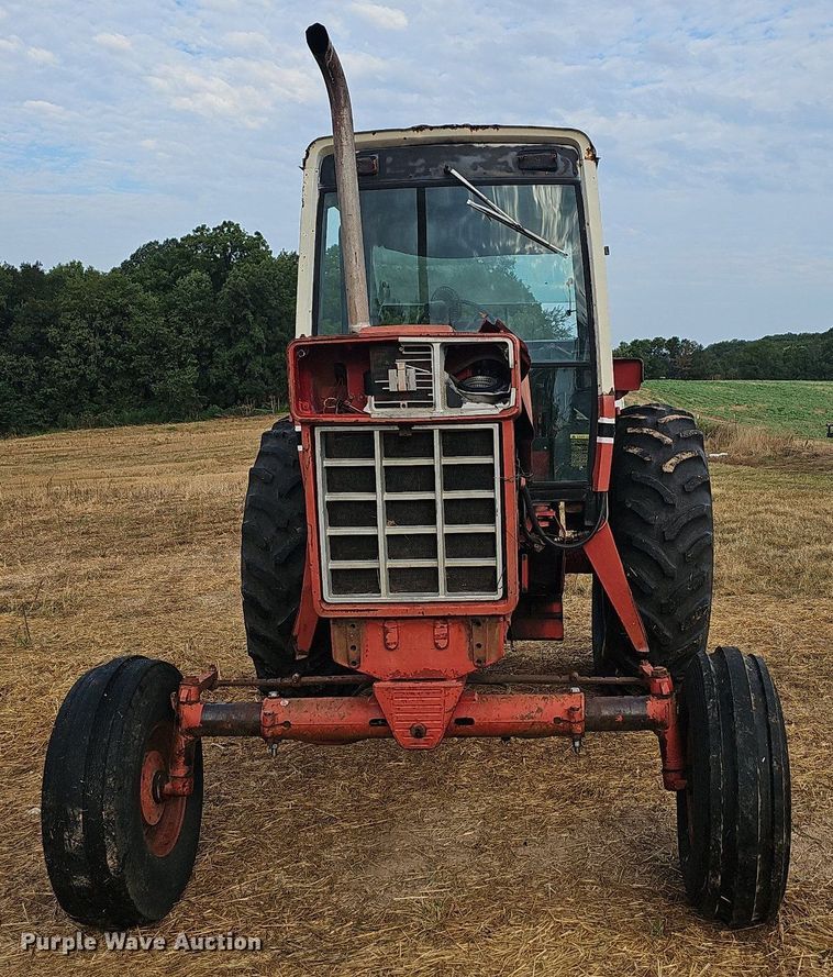 image for item NT9913 1977 International 986  tractor