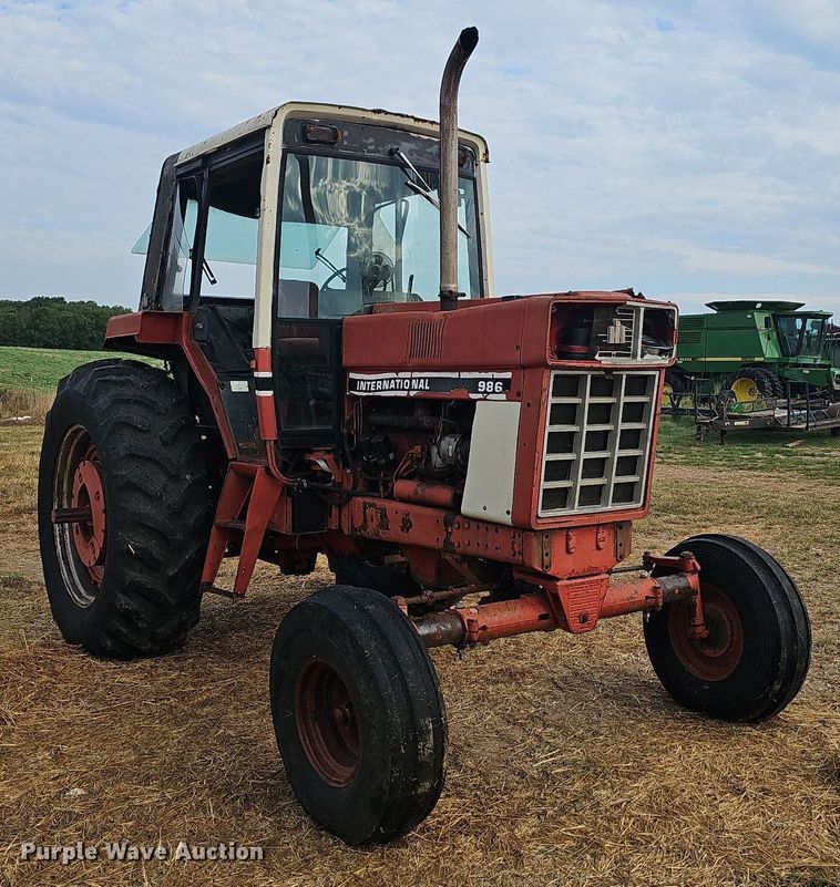 image for item NT9913 1977 International 986  tractor