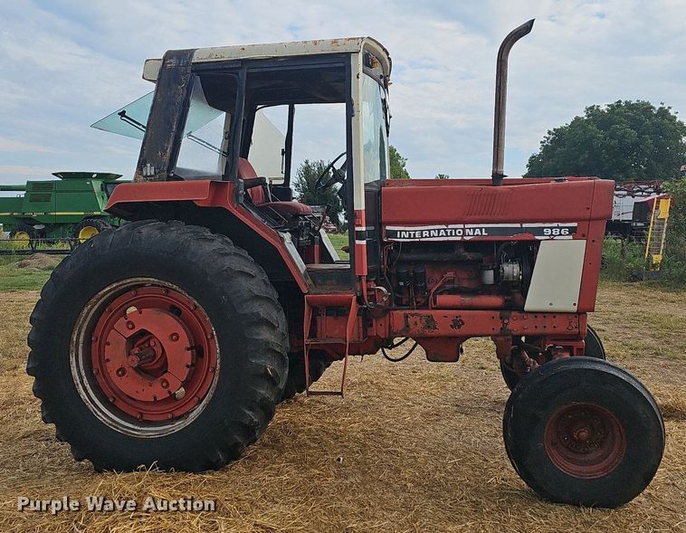 image for item NT9913 1977 International 986  tractor
