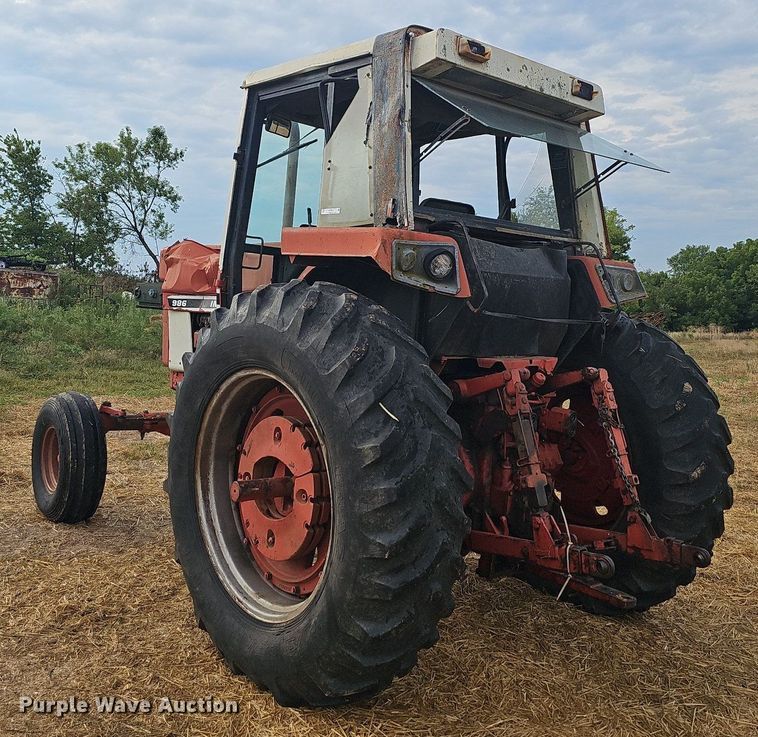 image for item NT9913 1977 International 986  tractor