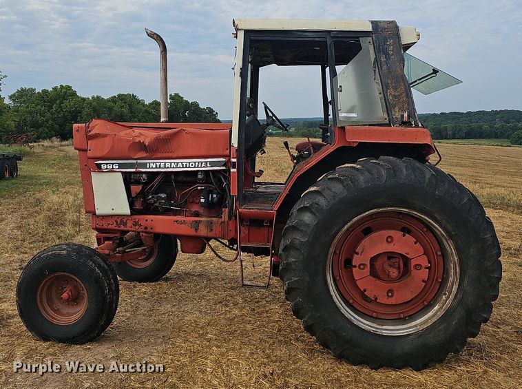 image for item NT9913 1977 International 986  tractor