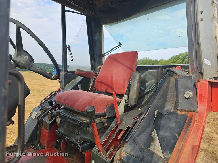 image for item NT9913 1977 International 986  tractor