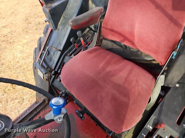 image for item NT9913 1977 International 986  tractor