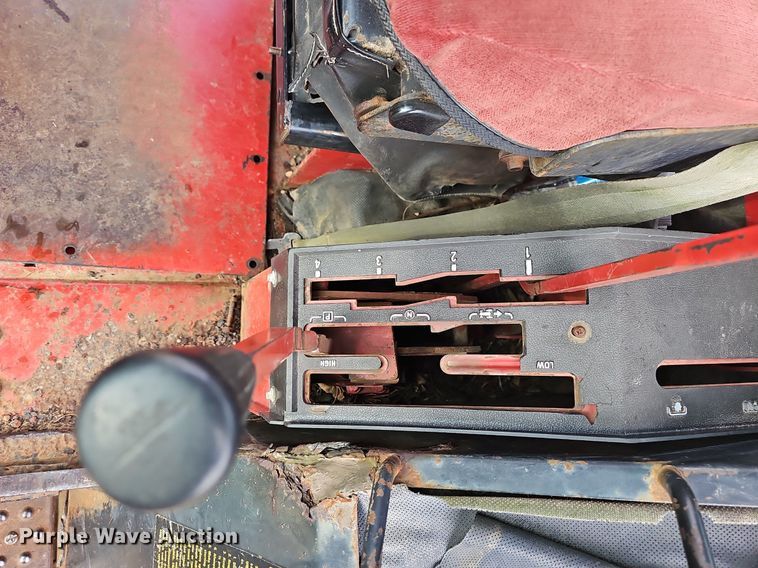 image for item NT9913 1977 International 986  tractor