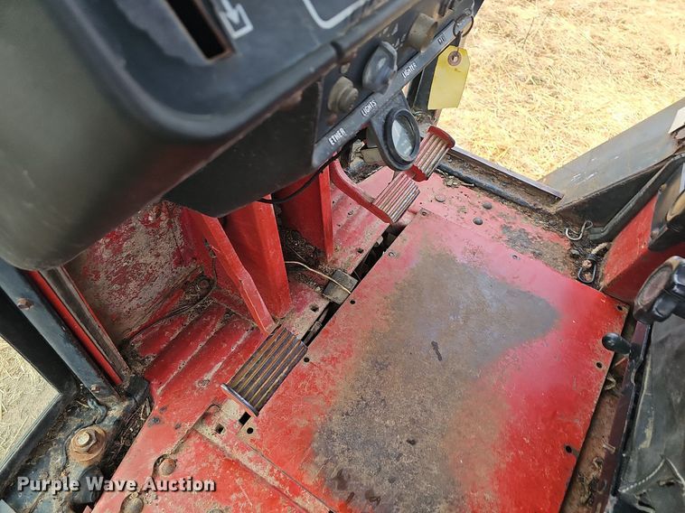 image for item NT9913 1977 International 986  tractor