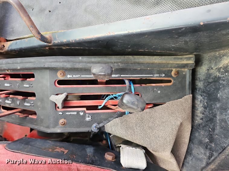 image for item NT9913 1977 International 986  tractor