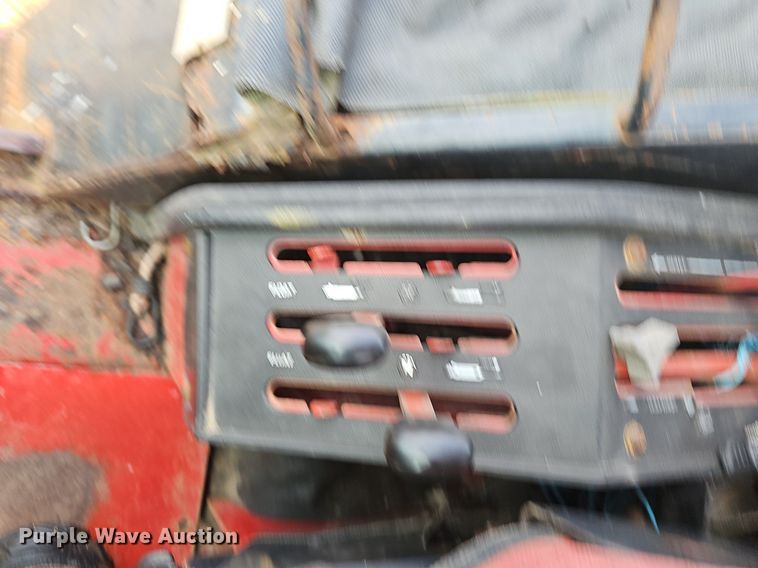 image for item NT9913 1977 International 986  tractor