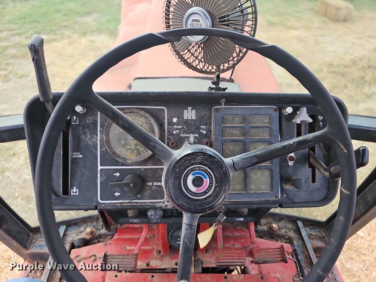 image for item NT9913 1977 International 986  tractor
