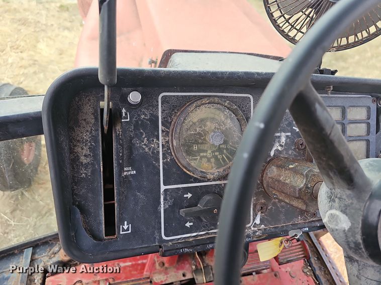 image for item NT9913 1977 International 986  tractor