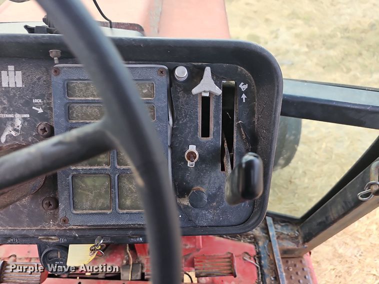 image for item NT9913 1977 International 986  tractor