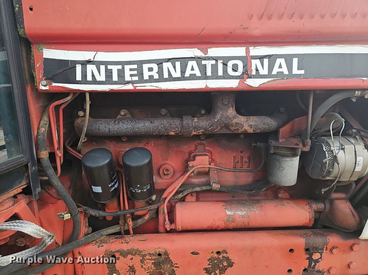 image for item NT9913 1977 International 986  tractor
