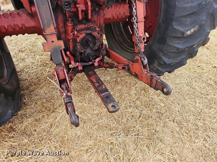 image for item NT9913 1977 International 986  tractor