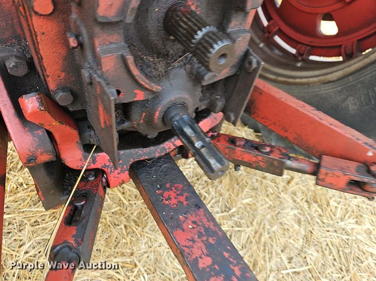 image for item NT9913 1977 International 986  tractor