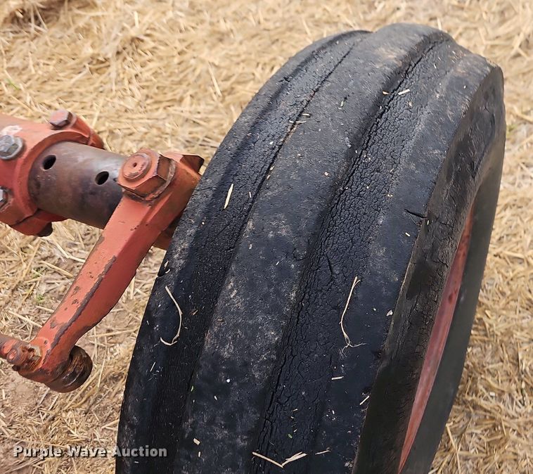 image for item NT9913 1977 International 986  tractor