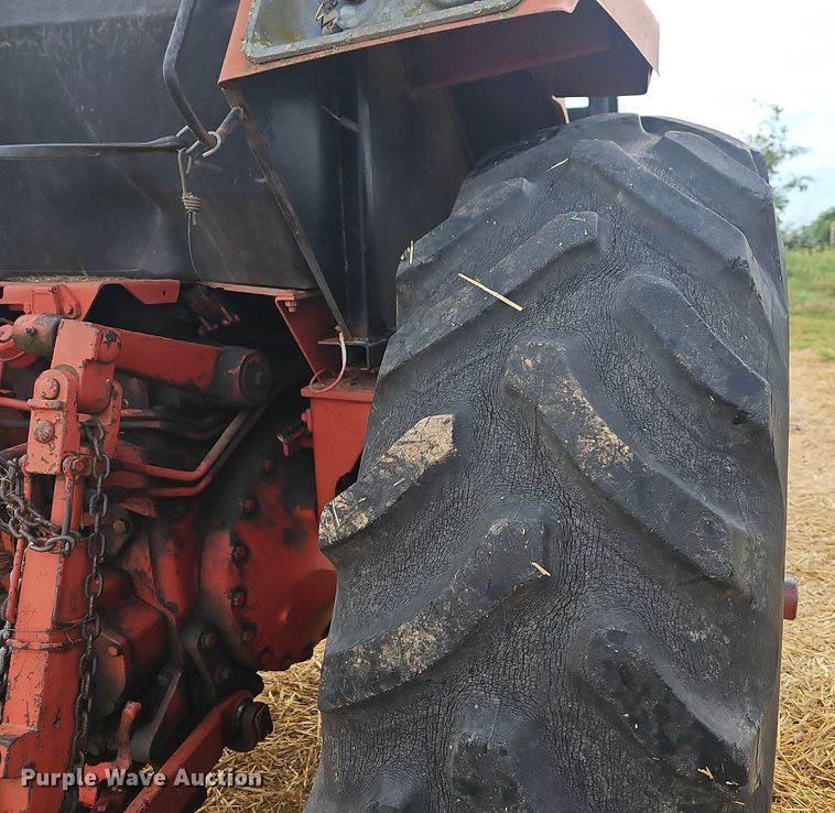 image for item NT9913 1977 International 986  tractor