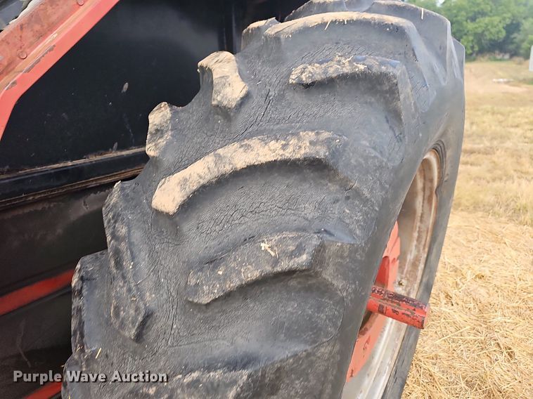 image for item NT9913 1977 International 986  tractor