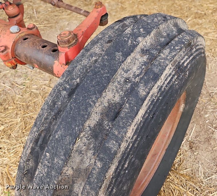 image for item NT9913 1977 International 986  tractor