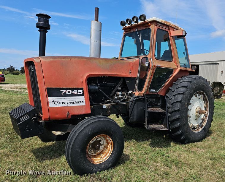 image for item NU9121 1981 Allis Chalmers 7045  tractor