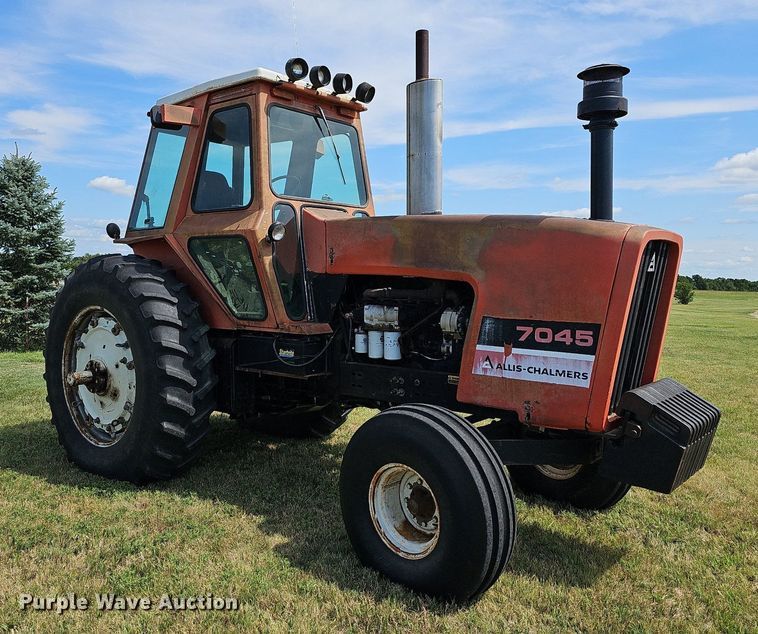 image for item NU9121 1981 Allis Chalmers 7045  tractor