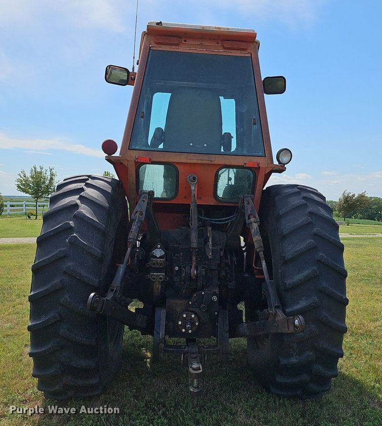 image for item NU9121 1981 Allis Chalmers 7045  tractor