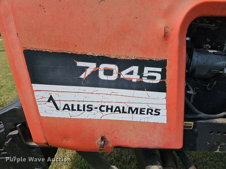 image for item NU9121 1981 Allis Chalmers 7045  tractor
