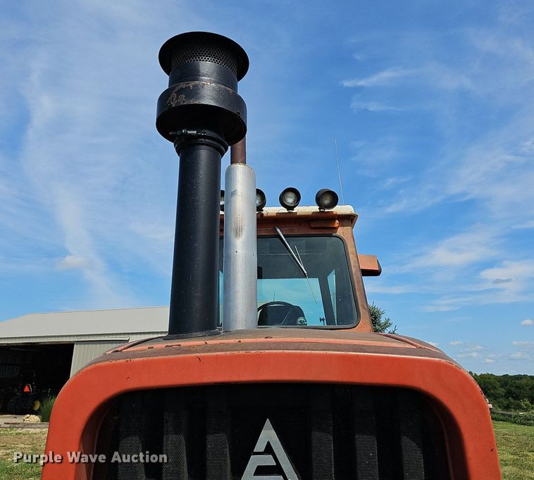 image for item NU9121 1981 Allis Chalmers 7045  tractor