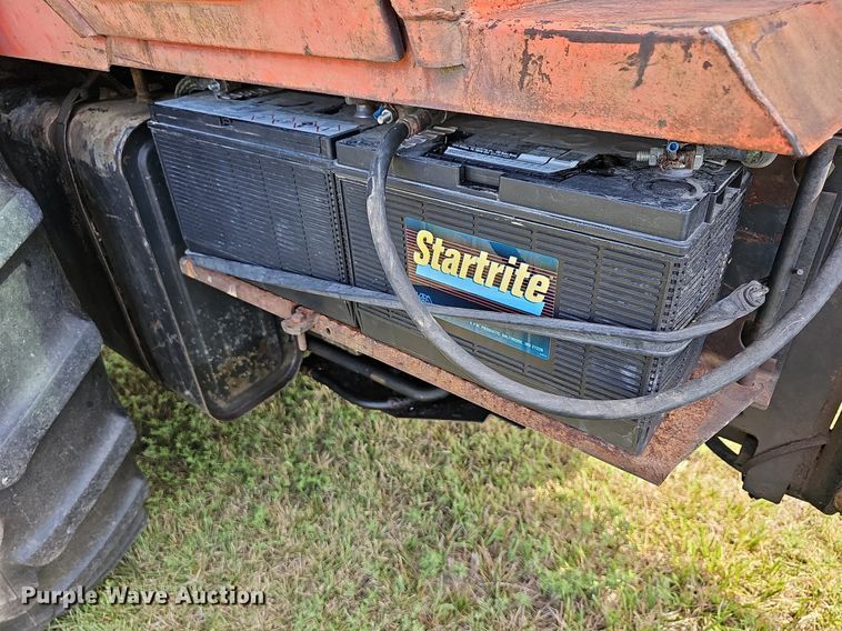 image for item NU9121 1981 Allis Chalmers 7045  tractor