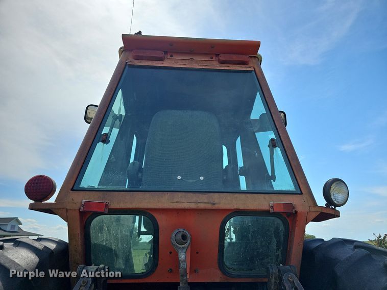 image for item NU9121 1981 Allis Chalmers 7045  tractor