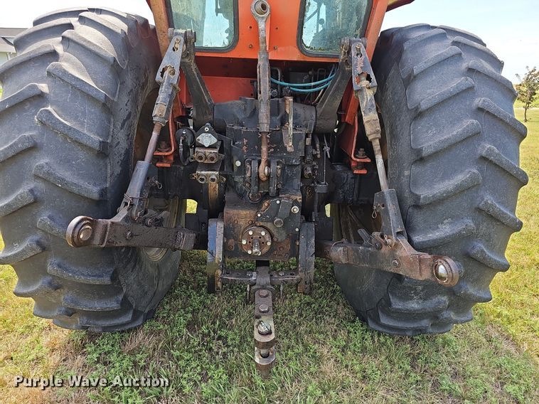 image for item NU9121 1981 Allis Chalmers 7045  tractor