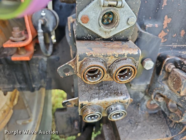 image for item NU9121 1981 Allis Chalmers 7045  tractor