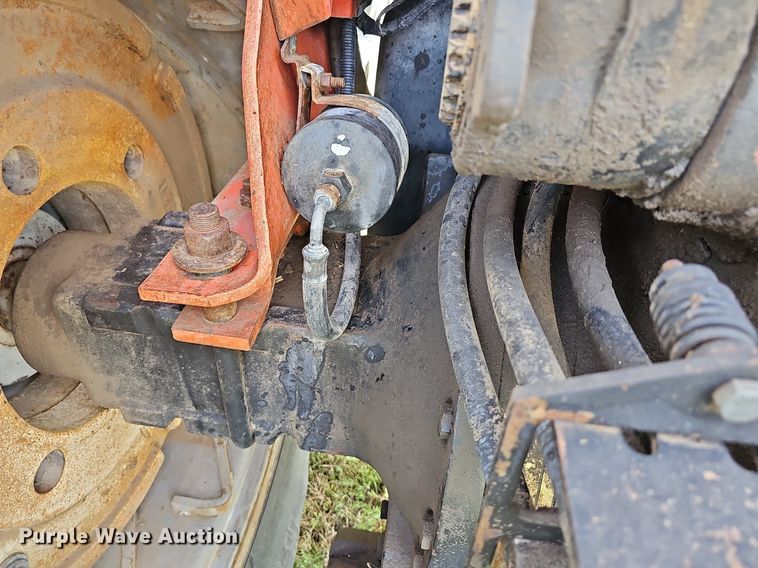 image for item NU9121 1981 Allis Chalmers 7045  tractor