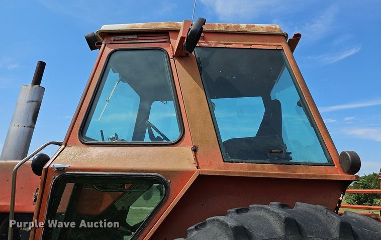 image for item NU9121 1981 Allis Chalmers 7045  tractor