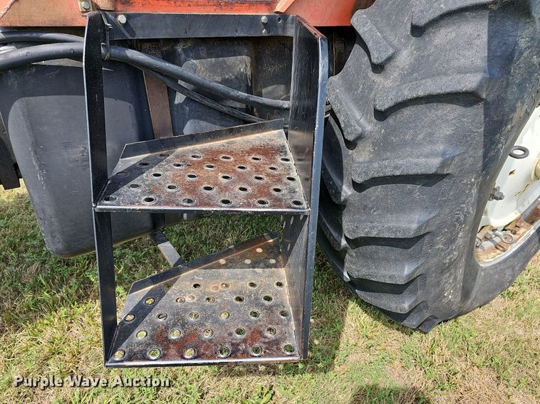 image for item NU9121 1981 Allis Chalmers 7045  tractor