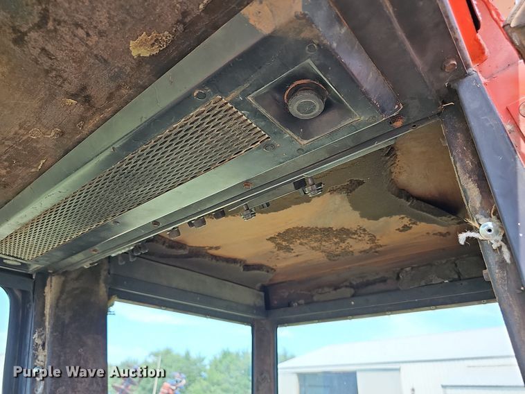 image for item NU9121 1981 Allis Chalmers 7045  tractor