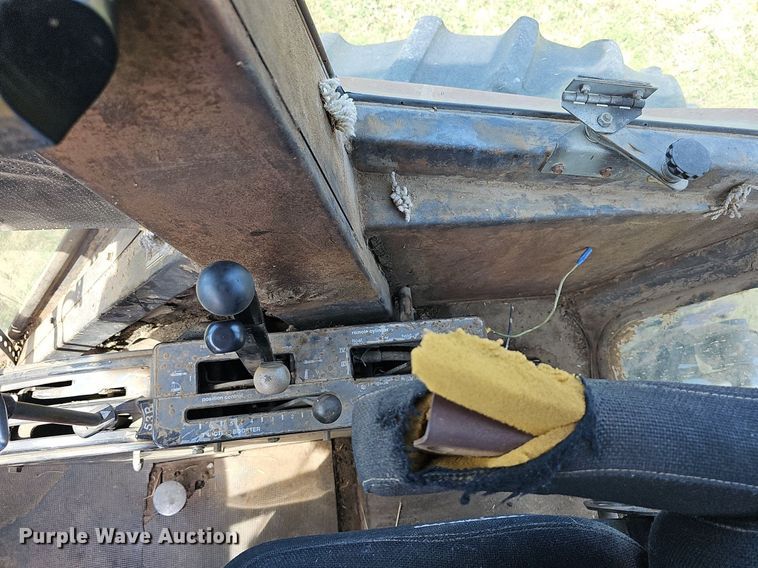 image for item NU9121 1981 Allis Chalmers 7045  tractor