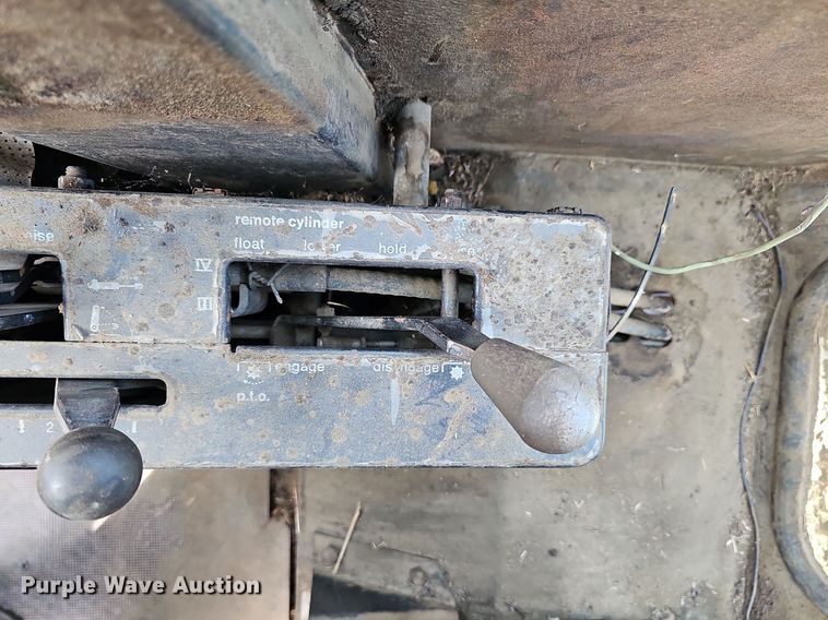 image for item NU9121 1981 Allis Chalmers 7045  tractor