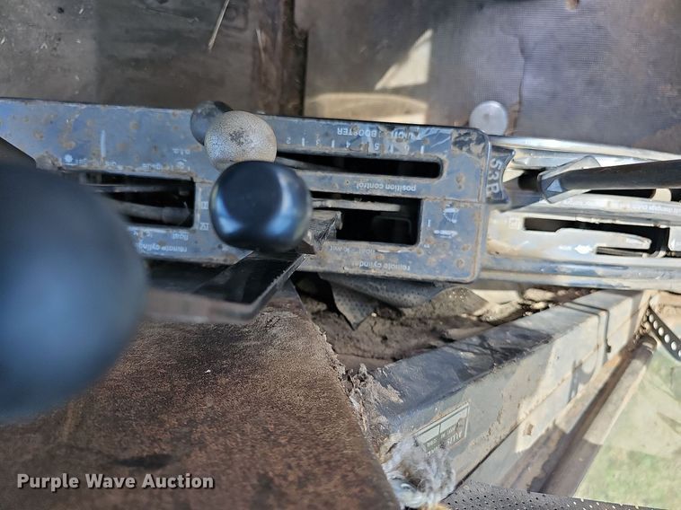 image for item NU9121 1981 Allis Chalmers 7045  tractor