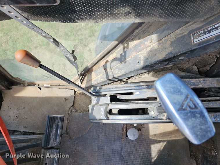 image for item NU9121 1981 Allis Chalmers 7045  tractor