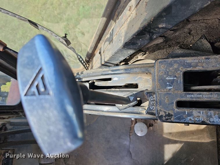 image for item NU9121 1981 Allis Chalmers 7045  tractor