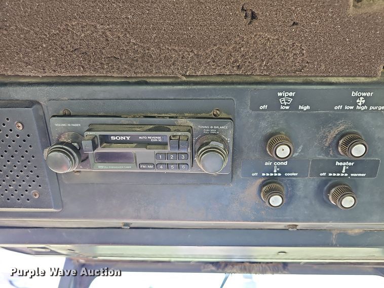 image for item NU9121 1981 Allis Chalmers 7045  tractor