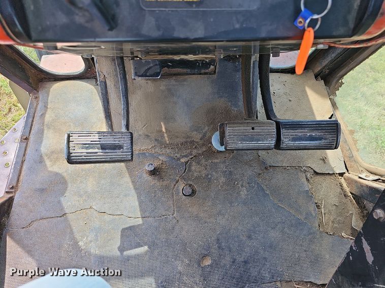 image for item NU9121 1981 Allis Chalmers 7045  tractor