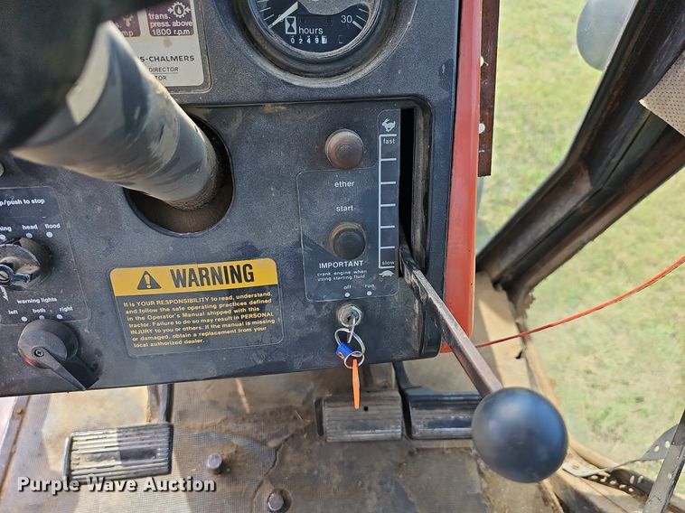 image for item NU9121 1981 Allis Chalmers 7045  tractor