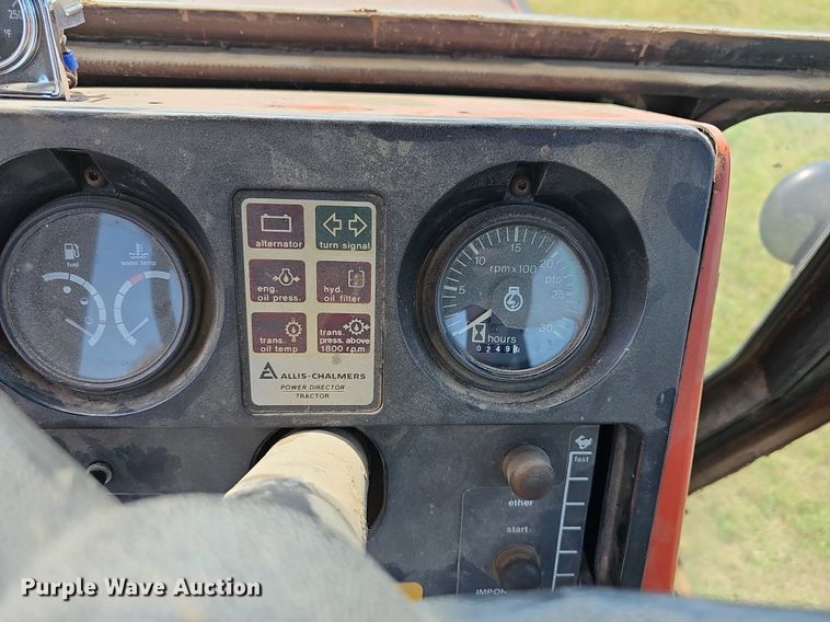 image for item NU9121 1981 Allis Chalmers 7045  tractor