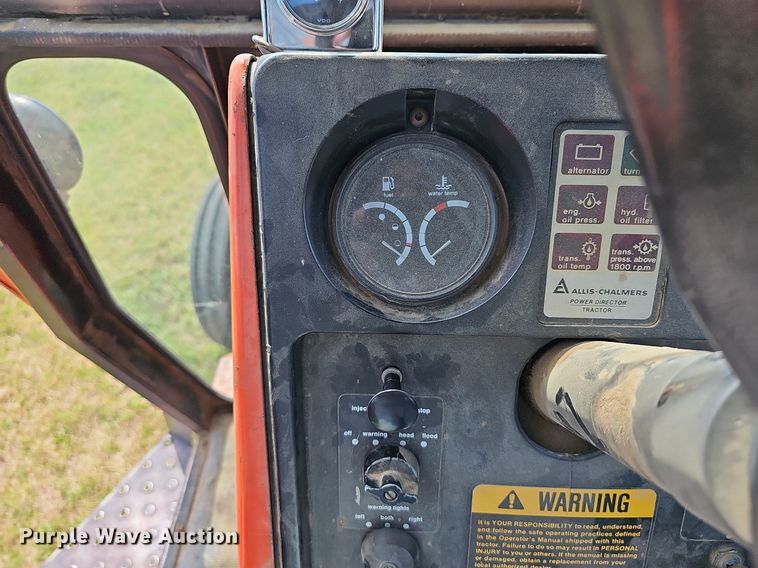 image for item NU9121 1981 Allis Chalmers 7045  tractor