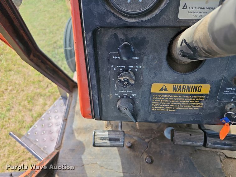 image for item NU9121 1981 Allis Chalmers 7045  tractor