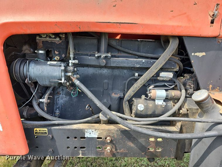 image for item NU9121 1981 Allis Chalmers 7045  tractor