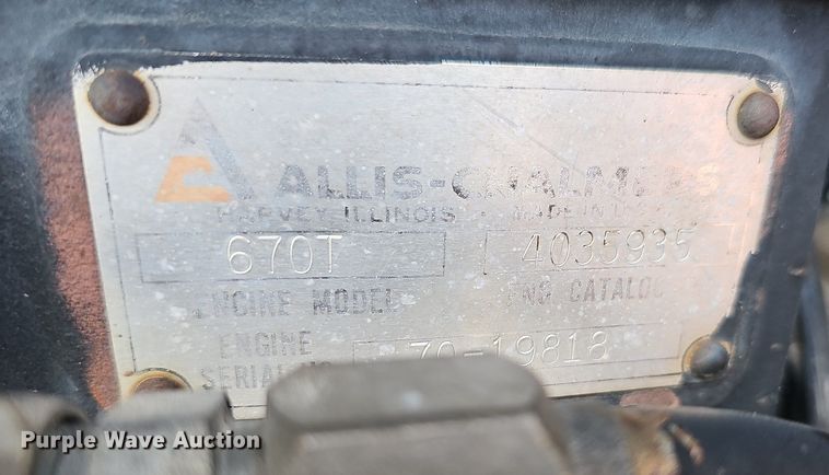image for item NU9121 1981 Allis Chalmers 7045  tractor